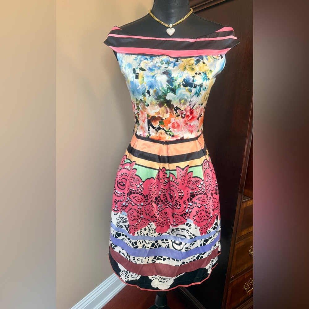 Rinascimento Off-Shoulder Sheath Dress - Picture 4 of 13